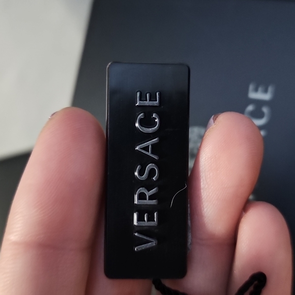 NWT AUTHENTIC VERSACE MEDUSA NECKLACE - Picture 5 of 16